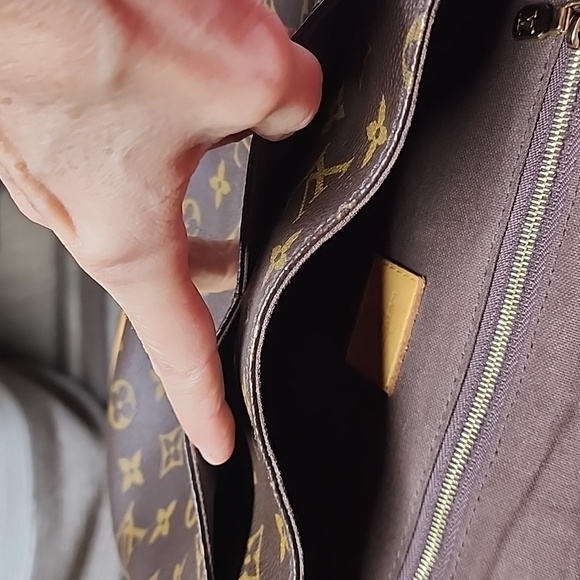 Louis Vuitton Monogram Menilmontant PM - Picture 10 of 16